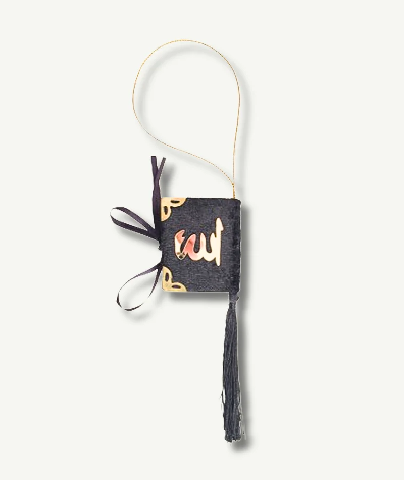 Mini Coran noir - le Livre Saint de l'Islam disponible à la Boutique Paradis Oriental, contenant les révélations d'Allah au Prophète Muhammad, des versets et des sourates.